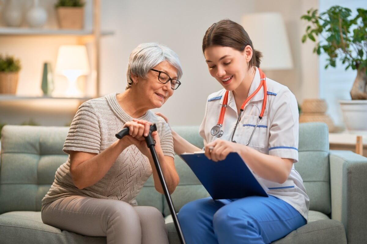 Navigating an Alzheimer’s Diagnosis with Senior Home Care Services<br />
